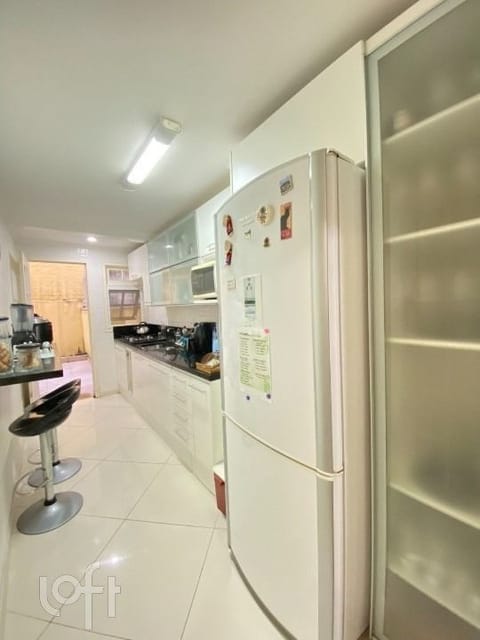 Image 25 - 256956